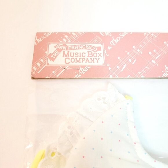 Vtg NOS It's a Small World Music Box Company Teddy Bear Embroider Baby Bib WORKS - Picture 3 of 6